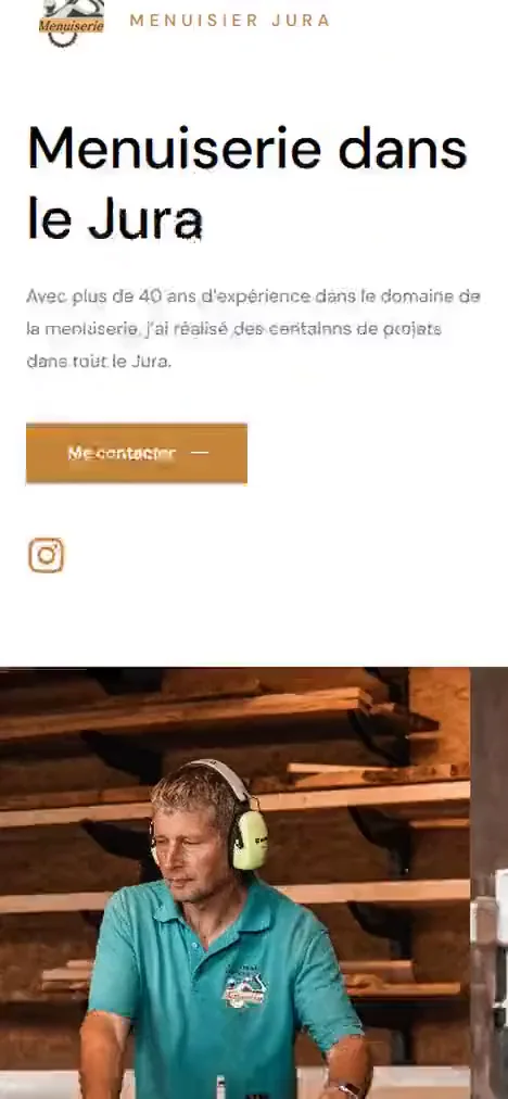 Le site déroulé sur téléphone : l'atelier, les coordonnées, les engagements, puis le menuisier.